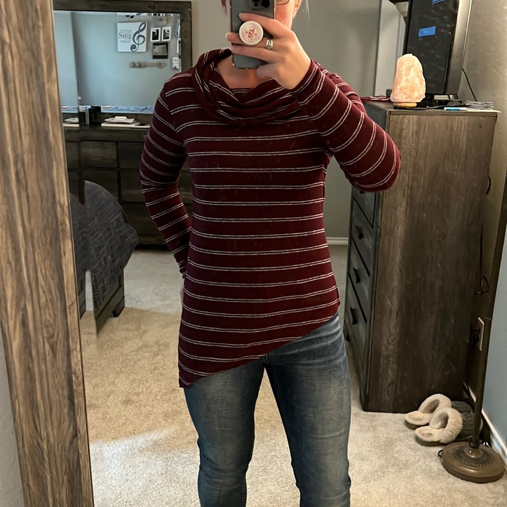 Women’s Small Maurice’s Long-sleeve Shirt
